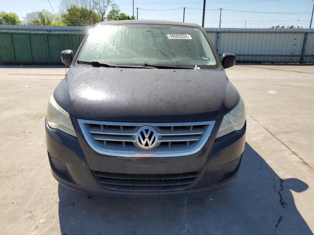 2010 Volkswagen Routan SE