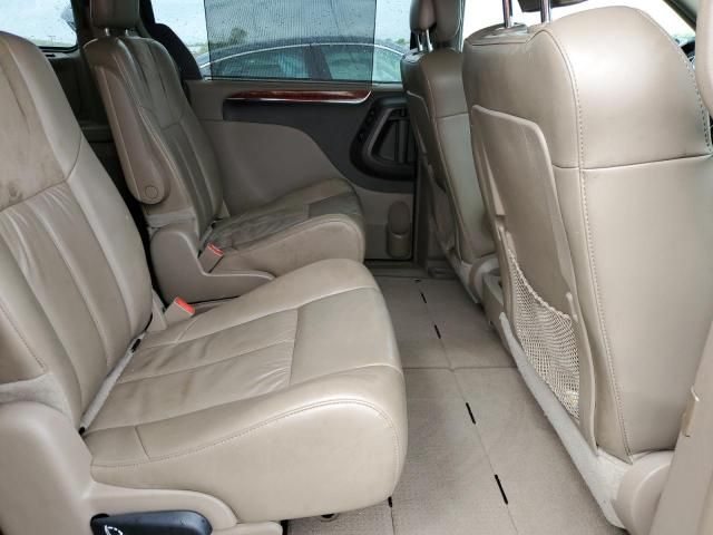 2016 Chrysler Town & Country Limited Platinum