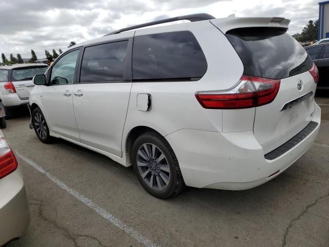 2020 Toyota Sienna XLE