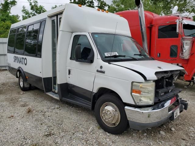 2010 Ford Econoline E450 Super Duty Cutaway Van