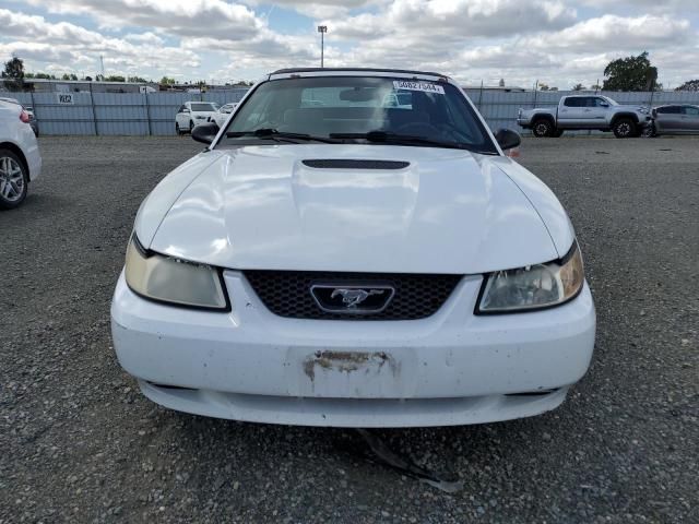 2000 Ford Mustang