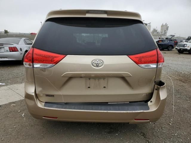 2013 Toyota Sienna XLE