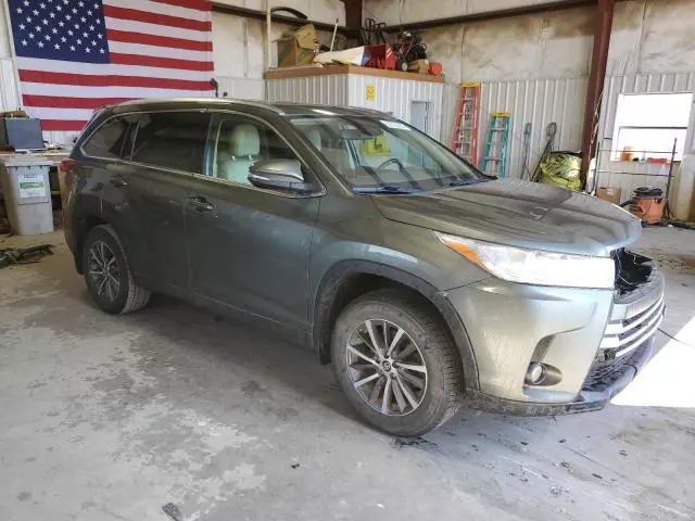 2017 Toyota Highlander SE