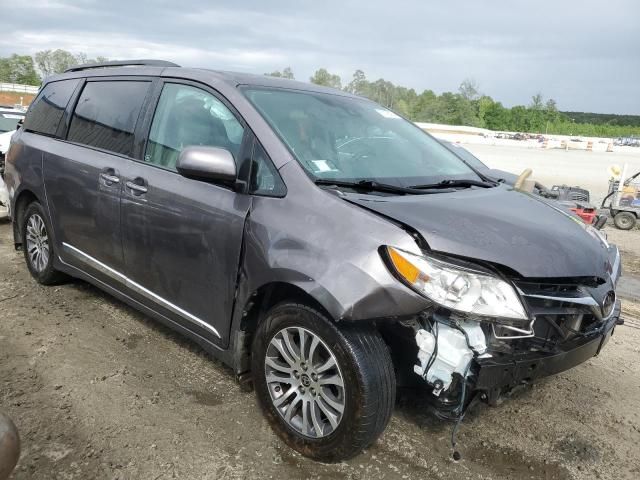 2020 Toyota Sienna XLE