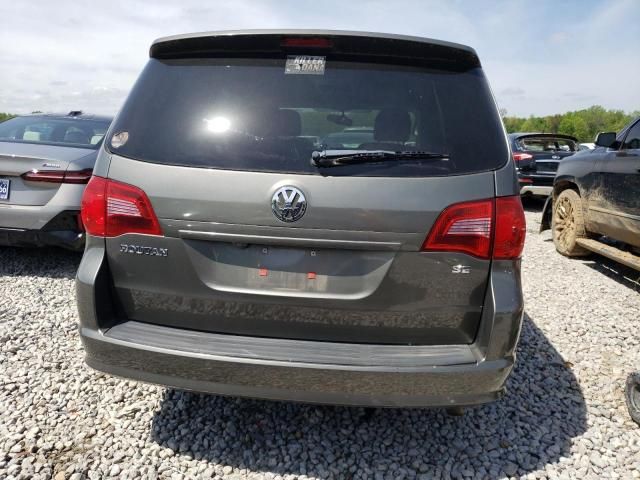 2010 Volkswagen Routan SE