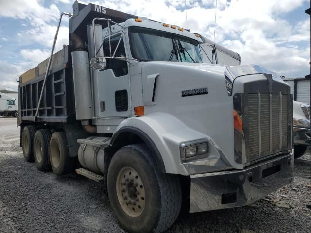 2001 Kenworth Construction T800