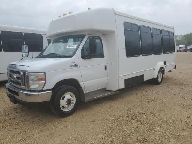 2016 Ford Econoline E450 Super Duty Cutaway Van