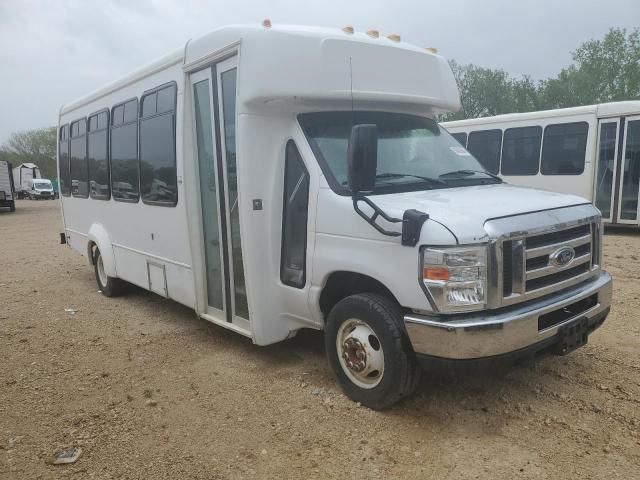 2016 Ford Econoline E450 Super Duty Cutaway Van