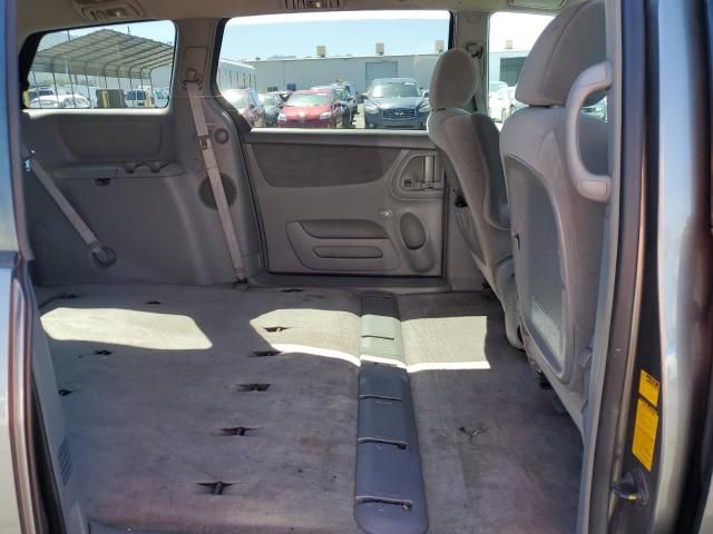 2005 Toyota Sienna CE