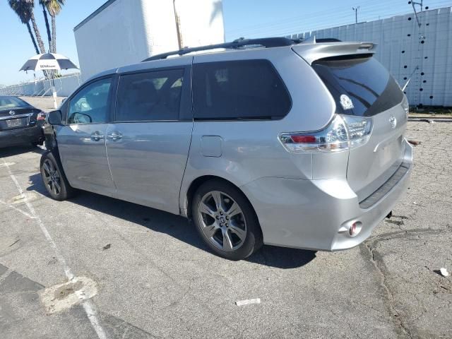 2018 Toyota Sienna SE