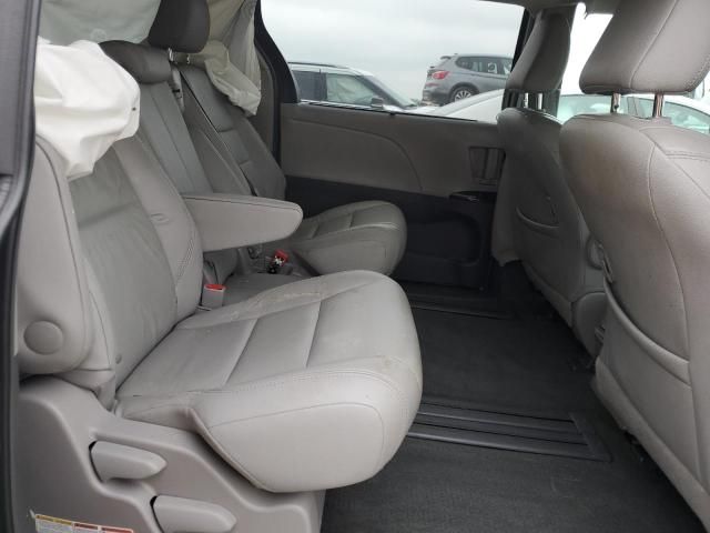 2016 Toyota Sienna XLE