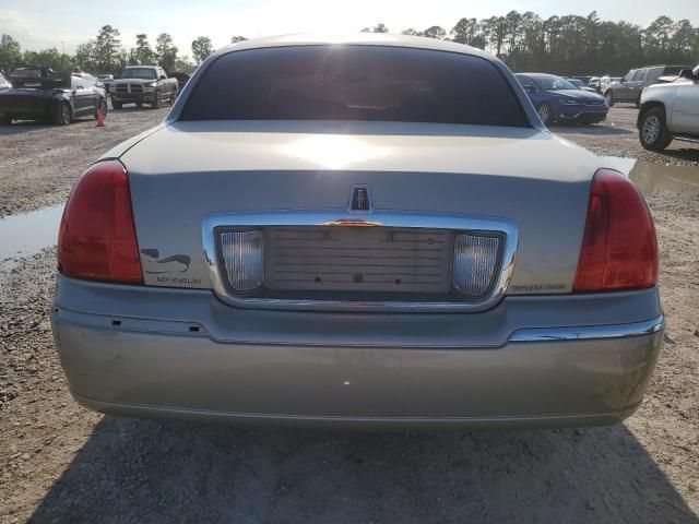 2010 Lincoln Town Car Signature Limited