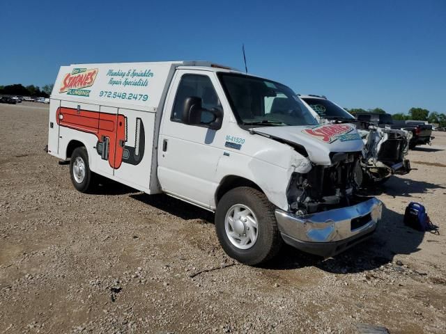 2013 Ford Econoline E350 Super Duty Cutaway Van