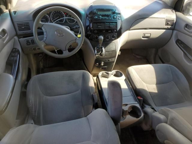 2004 Toyota Sienna CE