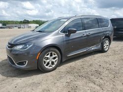 Carros salvage a la venta en subasta: 2017 Chrysler Pacifica Touring L Plus