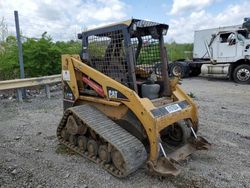 Salvage trucks for sale at Lawrenceburg, KY auction: 2000 Caterpillar Skidsteer