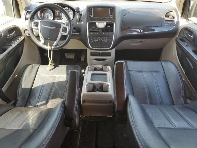 2014 Chrysler Town & Country Touring L