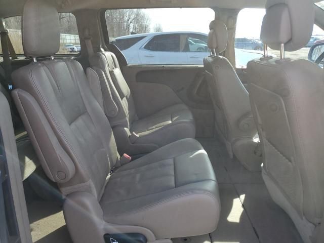 2014 Chrysler Town & Country Touring L