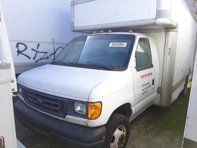 2007 Ford Econoline E450 Super Duty Cutaway Van