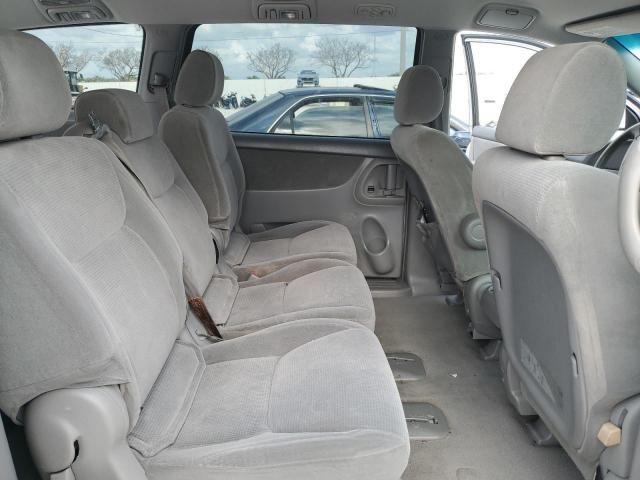 2004 Toyota Sienna CE