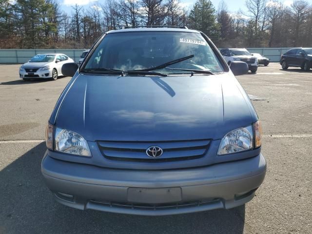 2002 Toyota Sienna LE