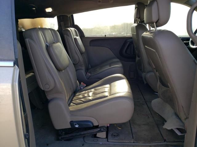 2011 Chrysler Town & Country Touring L