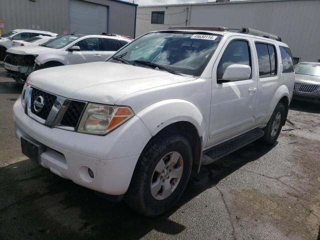 2005 Nissan Pathfinder LE