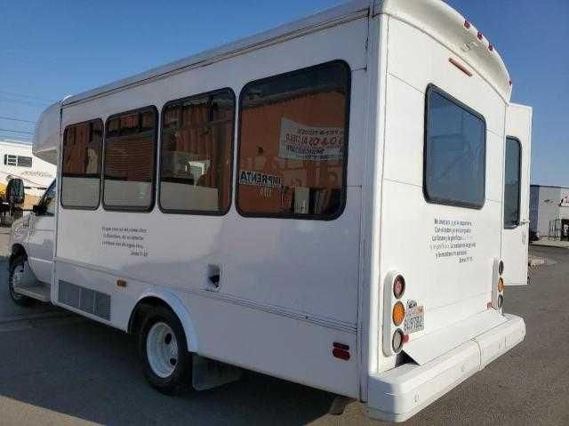 2010 Ford Econoline E450 Super Duty Cutaway Van