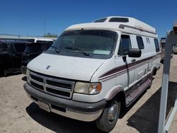 Camiones salvage sin ofertas aún a la venta en subasta: 1996 Dodge RAM Van B3500