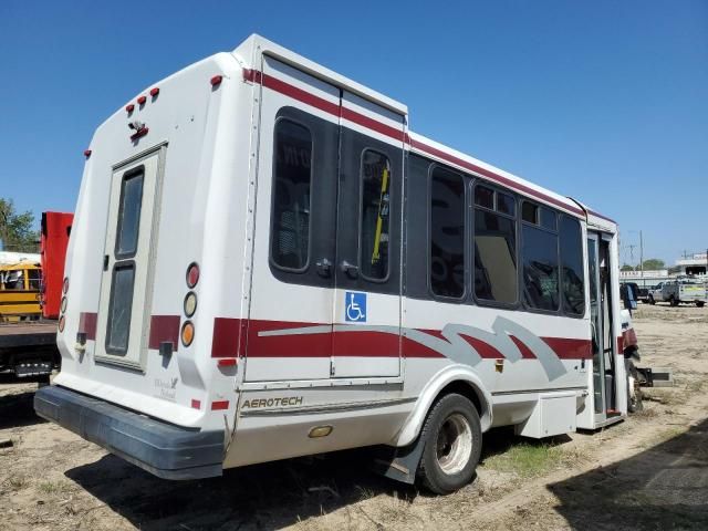 2011 Ford Econoline E450 Super Duty Cutaway Van