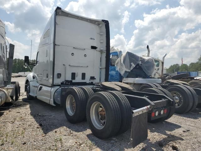 2017 Kenworth Construction T680