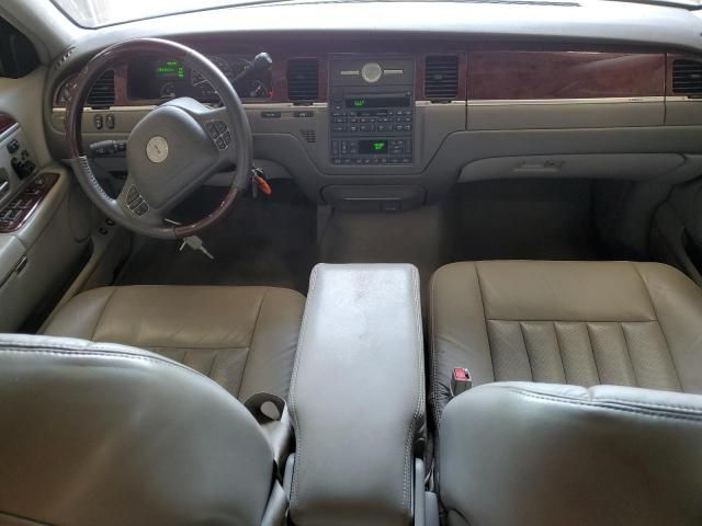 2003 Lincoln Town Car Signature