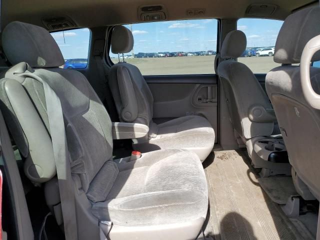 2004 Toyota Sienna CE