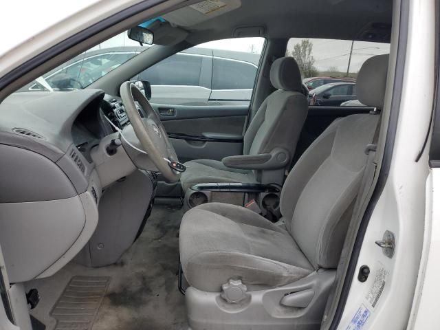 2004 Toyota Sienna CE