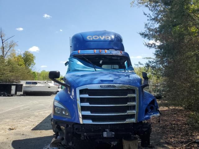 2020 Freightliner Cascadia 126