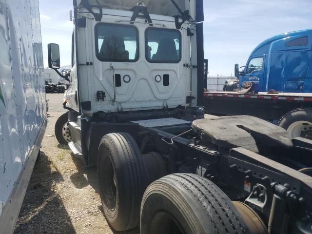 2016 Freightliner Cascadia 125