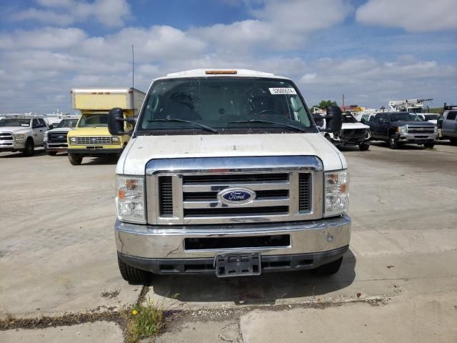 2015 Ford Econoline E350 Super Duty Cutaway Van