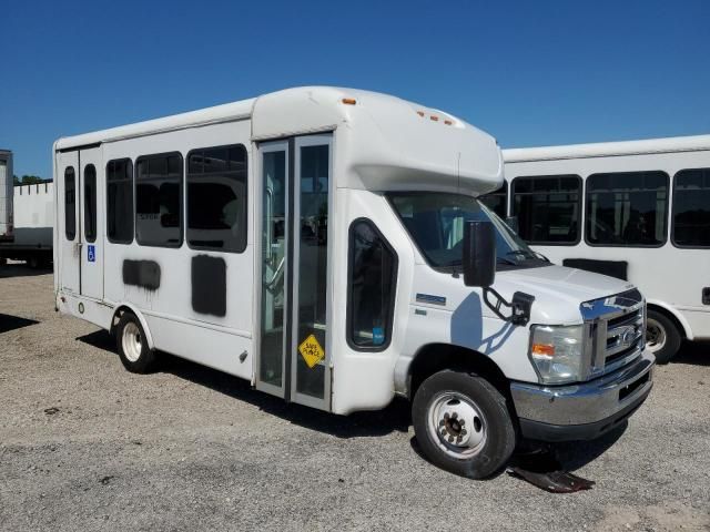 2016 Ford Econoline E350 Super Duty Cutaway Van