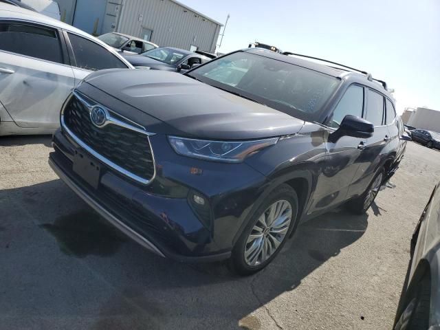 2022 Toyota Highlander Hybrid Platinum