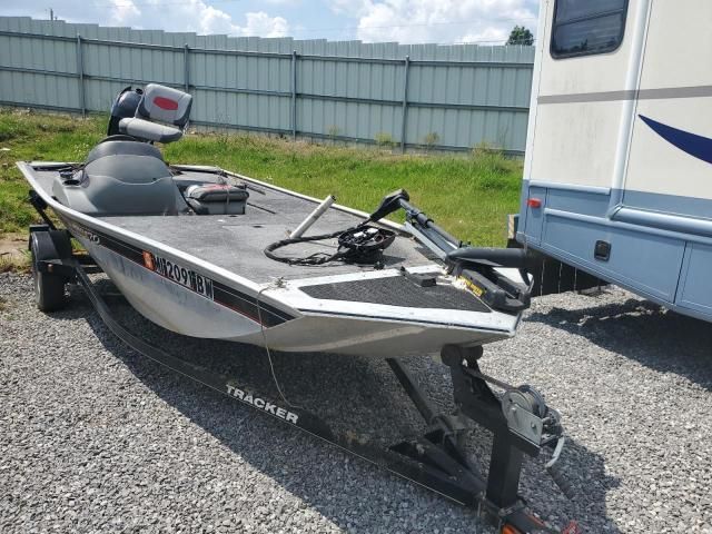 2014 Tracker Boat