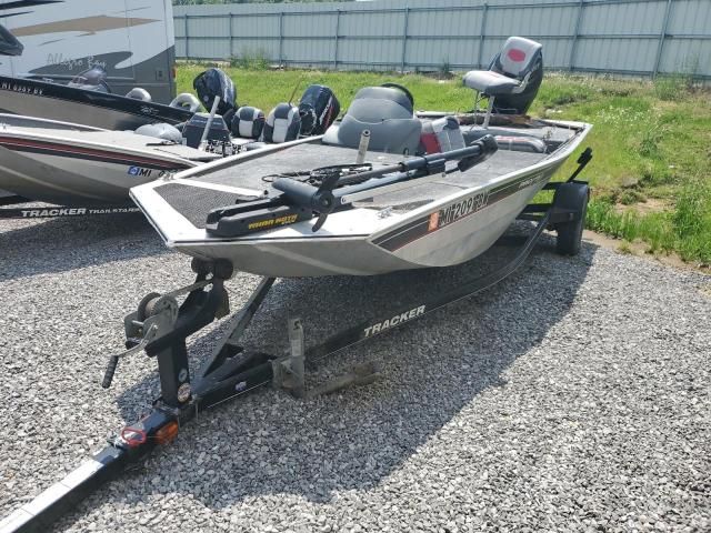 2014 Tracker Boat