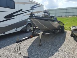 Tracker Vehiculos salvage en venta: 2010 Tracker Boat