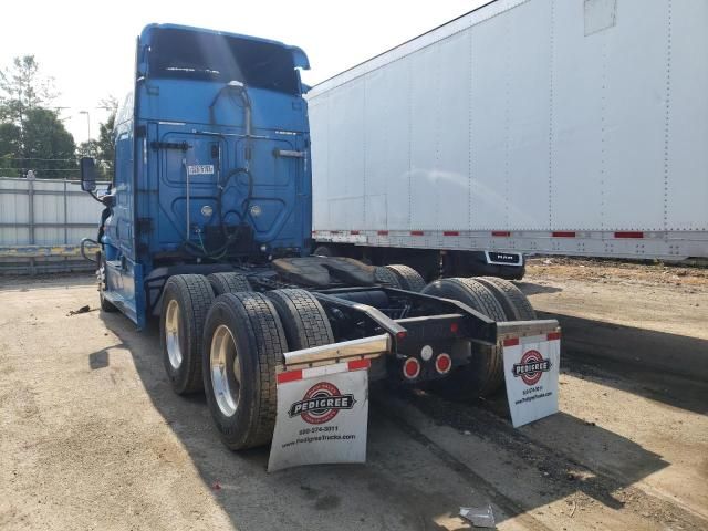 2019 Freightliner Cascadia 113