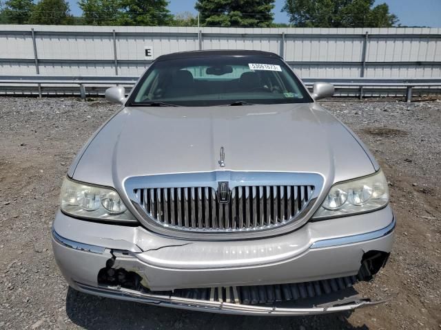 2003 Lincoln Town Car Signature