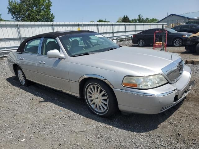 2003 Lincoln Town Car Signature