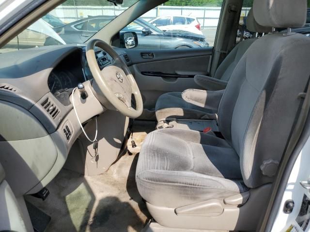 2005 Toyota Sienna CE