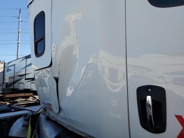 2020 Freightliner Cascadia 126