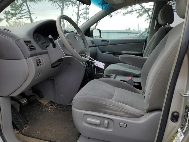 2005 Toyota Sienna CE