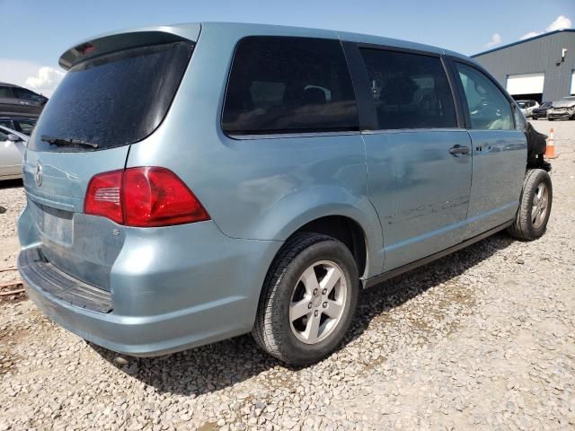 2010 Volkswagen Routan S