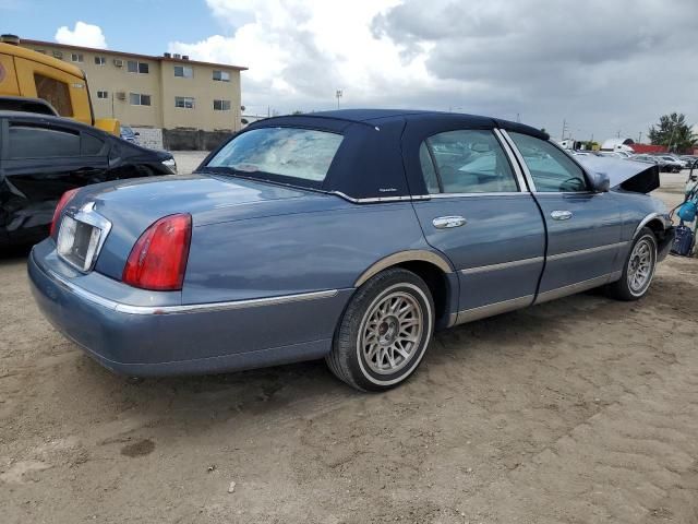 1999 Lincoln Town Car Signature